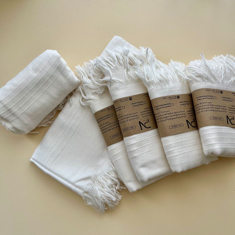 حوله مسافرتی سفید